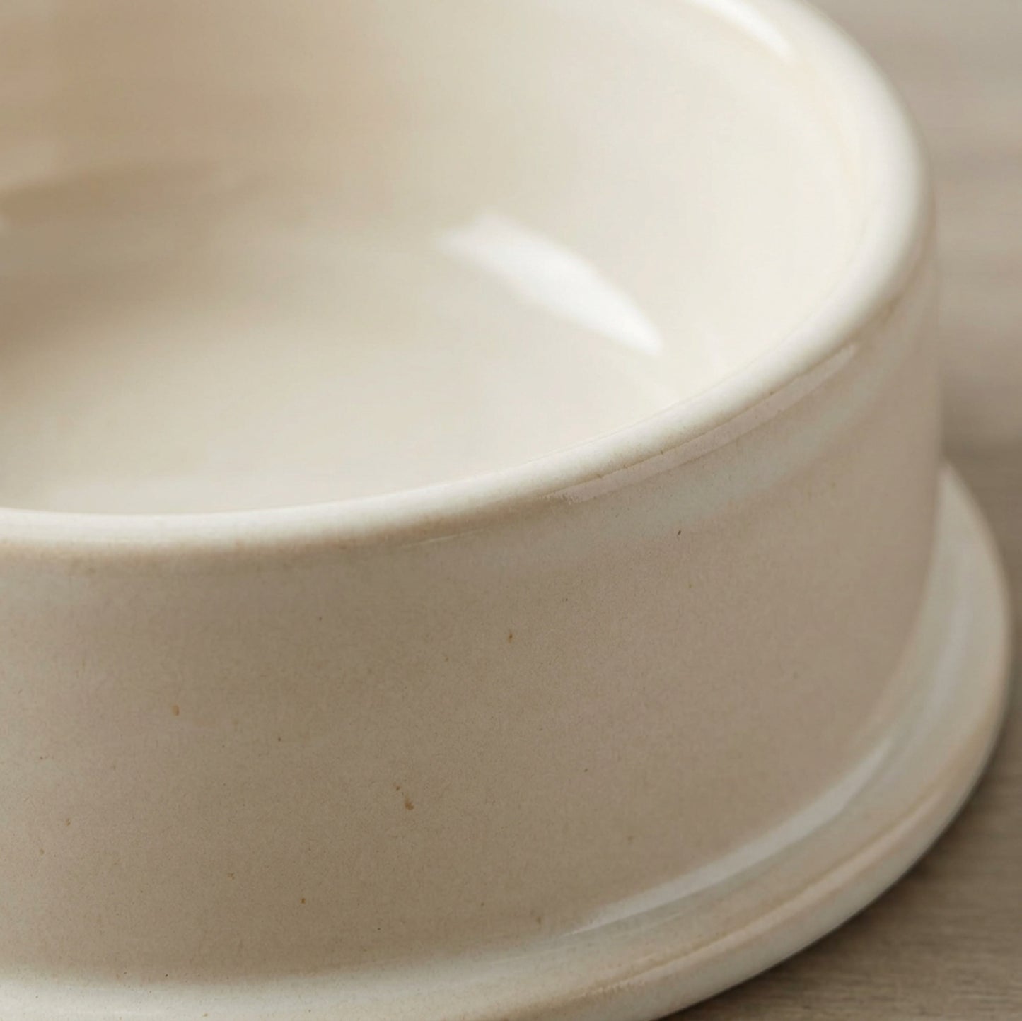 Jkwvd Stoneglaze Ceramic Pet Bowl Wide Base 24 oz Oatmeal - Detail view